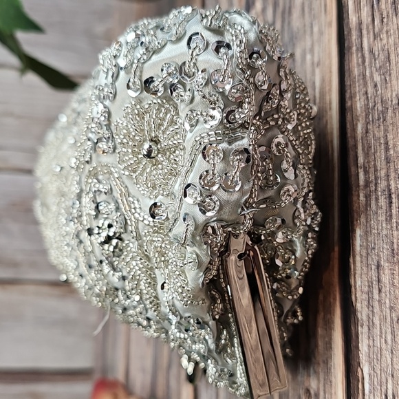 VINTAGE STYLE SILVER SEQUIN BEADED CLUTCH CROSSBODY EVENING BAG - Picture 6 of 11